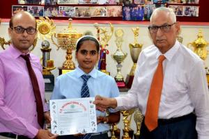 बरेली: एसआर इंटरनेशनल स्कूल की टॉपर सोनी शर्मा बनीं पीसीबी से जिला टॉपर