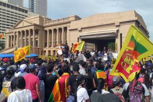 श्रीलंकाई प्रदर्शनकारियों ने लिया संकल्प, कहा- पूर्ण व्यवस्था परिवर्तन लाने तक संघर्ष जारी