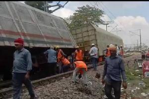 गोरखपुर: कैंट स्टेशन के पास डिरेल हुई मालगाड़ी, एक घंटे बाधित रहा रेल यातायात