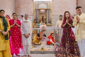 अभिनेत्री पायल रोहतगी ने शादी से पहले राजेश्वर महादेव मंदिर में की पूजा-अर्चन