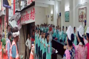 अलीगढ़ में प्रतिबंधित प्लास्टिक और पालीथिन के खिलाफ चलाया गया जन जागरण अभियान