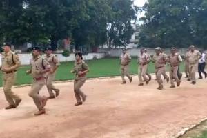 हरदोई: मातहतों के साथ एसपी ने लगाई दौड़, पुलिसकर्मियों को अनुशासन और एकरूपता का पढ़ाया पाठ
