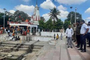 जौनपुर: हर-हर महादेव के उद्घोष से गूंजा शिवालय, सावन के पहले सोमवार को मंदिरों में उमड़ी श्रद्धालुओं की भीड़