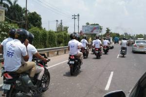 उन्नाव: दिल्ली के लिए रवाना हुई आरपीएफ जवानों की बाइक रैली, अधिकारियों ने दिखाई झांडी
