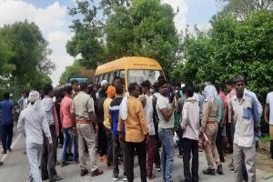 कानपुर देहात: स्कूली बस व ऑटो में हुई जोरदार भिड़ंत, एक की मौत, चार घायल… बाल-बाल बचे छात्र