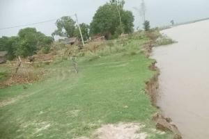 अयोध्या: खतरे के निशान से महज एक सेमी दूर है सरयू नदी, मंडराया बाढ़ का खतरा