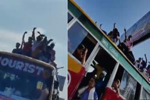 बरेली: प्राइवेट बस की छत पर कांवड़ियों का हुड़दंग, वीडियो वायरल