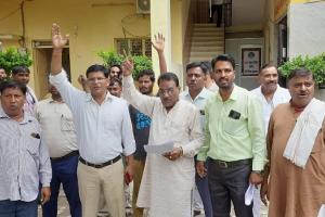 मुरादाबाद : पार्षद के पति भाजपा नेता ने निगम अधिकारी-कर्मचारी को धमकाया, उठी गिरफ्तारी की मांग