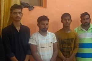 लखनऊ :  स्पेशल टास्क फोर्स ने हिस्ट्रीशीटर समेत हैंड ग्रेनेड के पांच सौदगारों को पकड़ा
