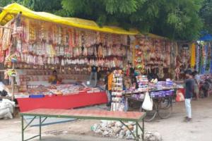 लखनऊ: भूतनाथ मार्केट की सड़कों पर दोबारा अतिक्रमण, नगर आयुक्त से मिले व्यापारी नेता