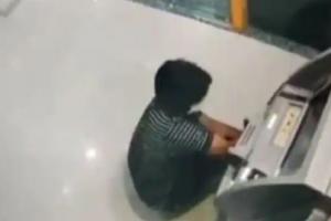 Video: ATM तोड़ रहा था चोर, 10 मिनट में पहुंच गई UP पुलिस, फिर किया ये हाल