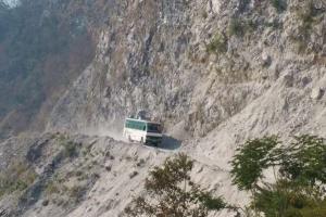 गरमपानी: तमाम गांवों को जोड़ने वाले मोटर मार्ग के अस्तित्व पर मंडरा रहा खतरा