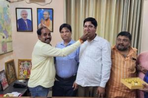 बरेली: भूपेंद्र सिंह चौधरी को यूपी का प्रदेश अध्यक्ष बनाने पर भाजपाइयों में खुशी की लहर, बांटी मिठाइयां