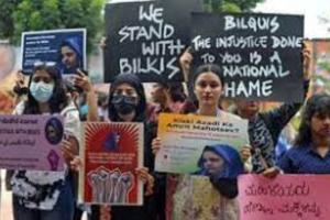 बेंगलुरु: छात्रों ने किया बिलकिस बानो के दुष्कर्मियों की रिहाई के विरोध में प्रदर्शन