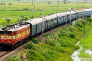 बरेली: कुंभ एक्सप्रेस में बिगड़ी यात्री की तबियत, इलाज के बाद ट्रेन रवाना