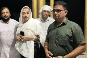 बरेली: शिया कर्बला पहुंचीं अभिनेत्री सलमा आगा