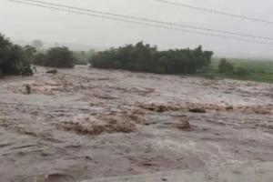 हिमाचल प्रदेश: जलधारा में जलस्तर बढ़ने पर फंसे 10 लोगों को बचाया गया