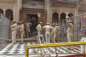 मथुरा: बांके बिहारी मंदिर हादसे की जांच करेंगे पूर्व डीजीपी और अलीगढ़ मंडलायुक्त