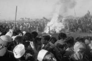 22 अगस्त को ही महात्मा गांधी ने जलाई थी विदेशी कपड़ों की होली, जानें आज का इतिहास