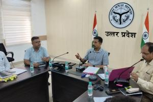 कानपुर : डीएम ने की समन्वय बैठक,ओवर ब्रिज में आने वाली दिक्कतों को दूर करने के दिए निर्देश