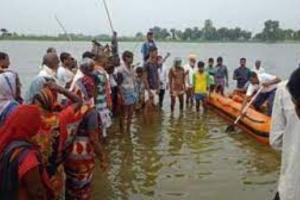 गाजीपुर: गंगा नदी में पलटी नाव, दो की मौत, कई लापता