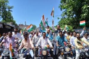 हरदोई : अमृत महोत्सव के तहत सांसद व एमएलसी के नेतृत्व में निकाली गई भव्य तिरंगा यात्रा