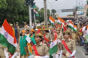 लखनऊ : 15 अगस्त पर लोगों में दिखा गजब का उत्साह, कहा- इस बार का स्वतंत्रता दिवस सबसे खास