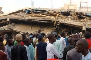 नाइजीरिया में ढही तीन मंजिला इमारत, आठ लोगों को मलबे से निकाला