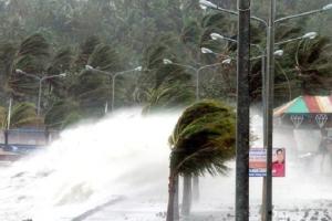 फिलीपींस में तूफान से हजारों लोग विस्थापित, बाढ़ और भूस्खलन आने की आशंका