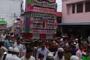 हरदोई: गमगीन माहौल में कर्बला पहुंचकर सुपुर्द ए खाक किए जा रहे ताजिए