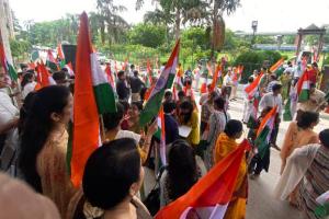 कानपुर: जीएसवीएम मेडिकल कॉलेज के डॉक्टरों ने निकाली तिरंगा यात्रा