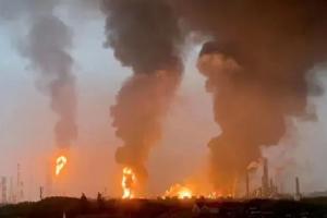 Ukraine Russia War: तेल के लिए त्राहिमाम के बीच भारी मात्रा में इसे जलाकर नष्ट करने की रिपोर्ट