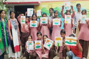 मुरादाबाद : बच्चों ने तिरंगे की शान बढ़ाने के लिए बनाई कलाकृतियां
