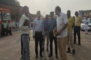 सुल्तानपुर: बस स्टेशन पर गंदगी देख भड़के प्रधान प्रबंधक, अधिकारियों को लगाई फटकारा…दी यह चेतावनी