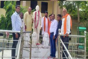 रायबरेली: भाजपा नेता ने बापू को नमन कर दिया हर घर तिरंगा और स्वच्छता का संदेश