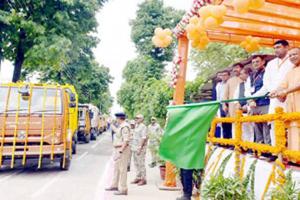 सीएम योगी ने हरी झंडी दिखाकर मेरठ में कूड़ा मुक्त अभियान का किया शुभारंभ