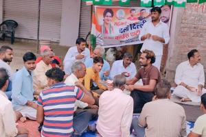अयोध्या: महंगाई व बेरोजगारी को लेकर जनता के बीच पहुंची कांग्रेस, बीकापुर व गोसाईंगंज में लगाया चौपाल