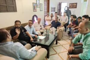 हल्द्वानी: 11 दिन से सरकार के खिलाफ हल्लाबोल कर रहे ठेकेदारों को मिला विधायक सुमित हृदयेश का साथ