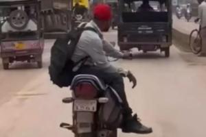 Video: बाइक पर स्टंट कर दिखा रहा था हीरोपंती, पुलिस ने ऐसे निकाल दिया सारा स्वैग
