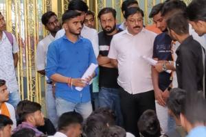 बरेली: परीक्षा परिणामों में गड़बड़ी को लेकर रुहेलखंड विश्वविद्यालय में छात्रों ने किया हंगामा, गेट पर जड़ा ताला