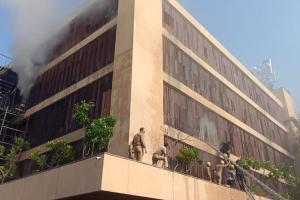Video: लखनऊ के होटल लेवाना में लगी भीषण आग, 4 लोगों की मौत, CM ने अस्पताल पहुंचकर जाना घायलों का हालचाल