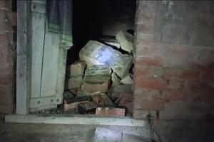 रायबरेली: बरसात में ढहा कच्चा मकान, मलबे में दबने से वृद्धा घायल