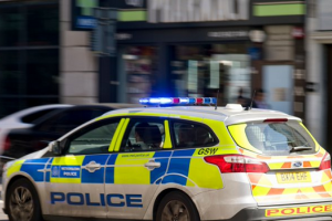 लंदन में पुलिसकर्मियों पर चाकू से हमला, दो घायल