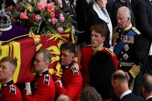 Queen Elizabeth II: महारानी के अंतिम संस्कार के पहले चार्ल्स ने अपनी मां की ‘‘आजीवन सेवा’’ को  किया याद