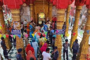 शारदीय नवरात्रि: चौथे दिन कुष्मांडा दरबार में श्रद्धालुओं की उमड़ी भीड़