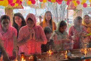 अमरोहा : नवरात्र के दूसरे दिन मां ब्रह्मचारिणी की पूजा-अर्चना कर मांगा आशीर्वाद