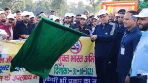 चंपावत: हरी झंडी दिखाकर सीएम धामी ने एकता दौड़ को किया रवाना