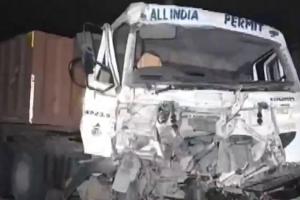 मध्य प्रदेश में बस और ट्रॉली की टक्कर में UP के 15 लोगों की मौत, 40 घायल
