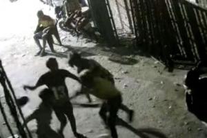 दिल्ली: सुंदर नगरी में चाकुओं से मनीष को गोदा… देखते रहे लोग! सरेराह मर्डर का CCTV आया सामने