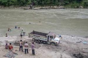 टनकपुर: शारदा नदी से होने वाले खनन को लेकर तैयारियां शुरू